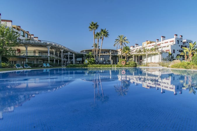 Apartment in Benahavis - view 1
