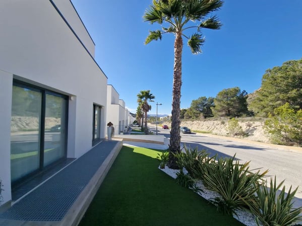 Villa in Monforte del Cid - view 1