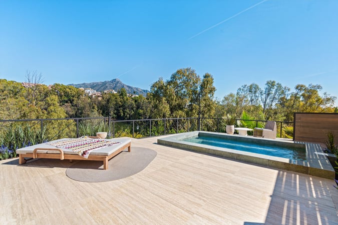 Apartment in Nueva Andalucia - view 1