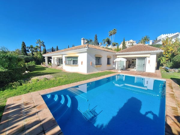 Villa in Benahavis - view 1