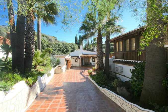 Villa in Mijas Costa - view 1