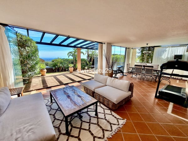 Apartment in La Mairena - view 1