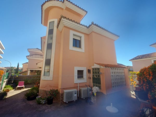 Villa in San Luis de Sabinillas - view 1