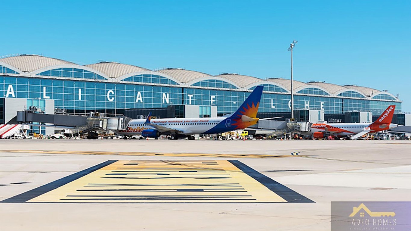 House in Cox - Image 3