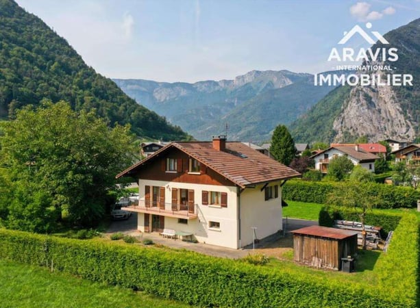 Villa in Thones - view 1