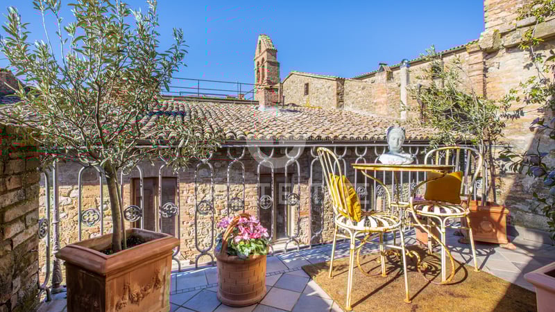 House in Ficulle - view 1