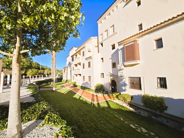 Apartment in Villamartin - view 1