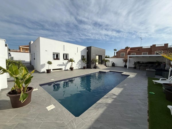 House in Rojales - view 1