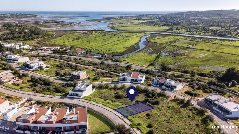 Land in Mexilhoeira Grande - view 1