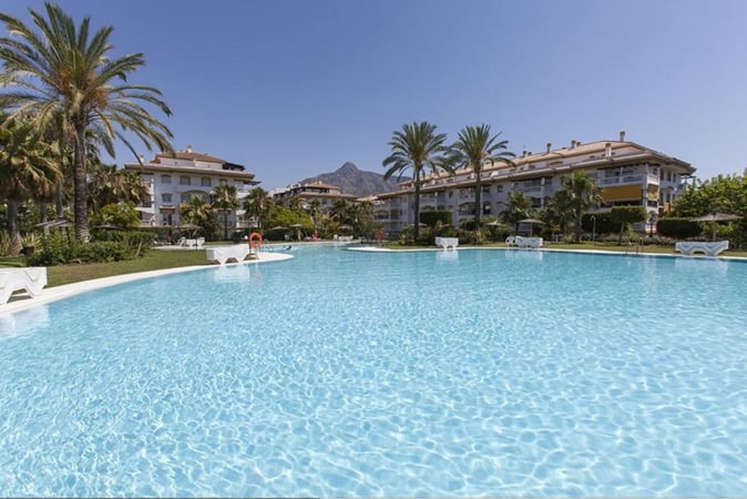 Apartment in Nueva Andalucia - view 1