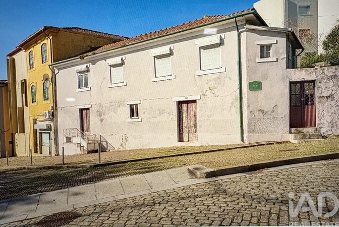 House in Lordelo do Ouro - view 1