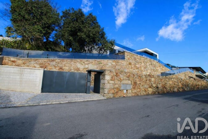 House in Cavaloes - view 1