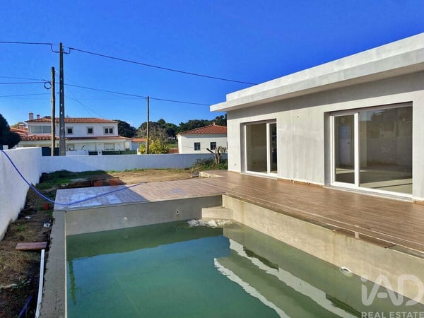 House in Serra do Bouro - view 1