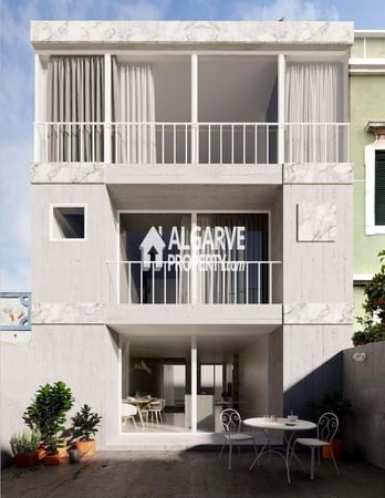 Land in Faro - view 1