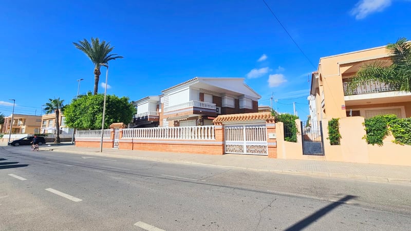 Villa in Los Alcazares - view 1