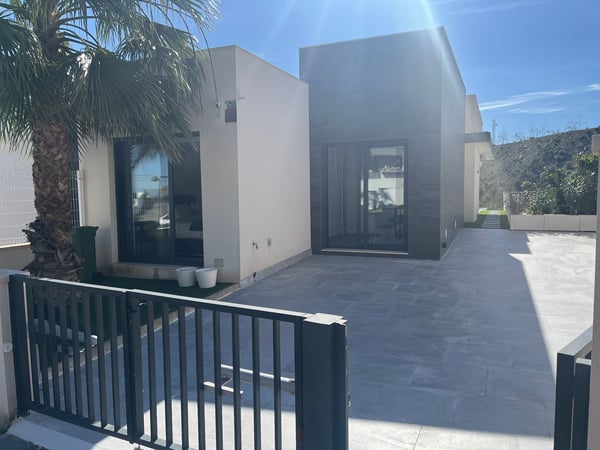 House in San Miguel de Salinas - view 1