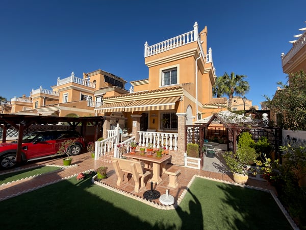 Villa in Lo Bigo - view 1