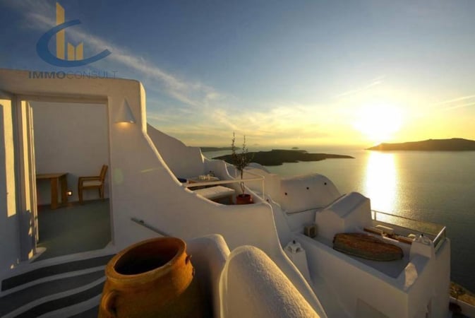 House in Santorini - view 1