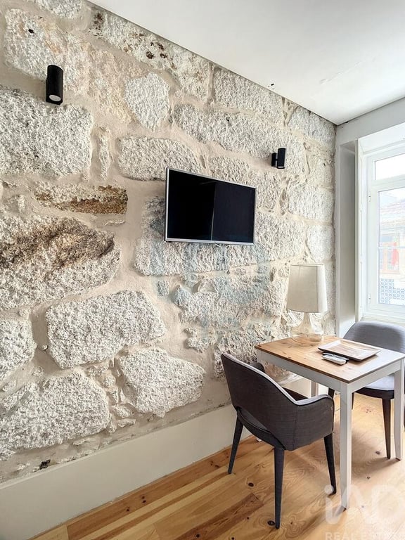Apartment in Porto - Image 2