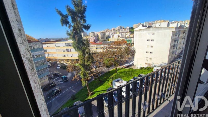 Apartment in Queluz - view 1