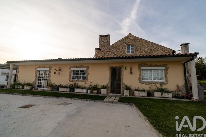 House in Alhadas - view 1