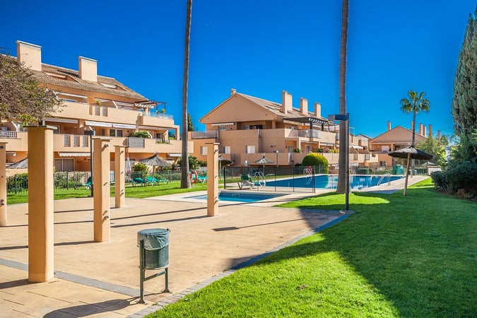 House in Elviria - view 1