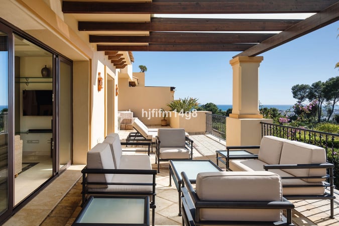 Apartment in Nueva Andalucia - view 1