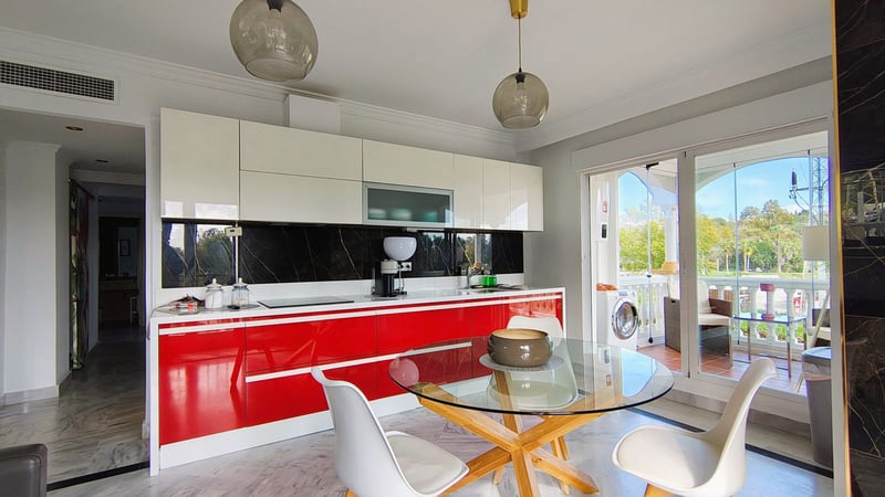 Apartment in Nueva Andalucia - view 1