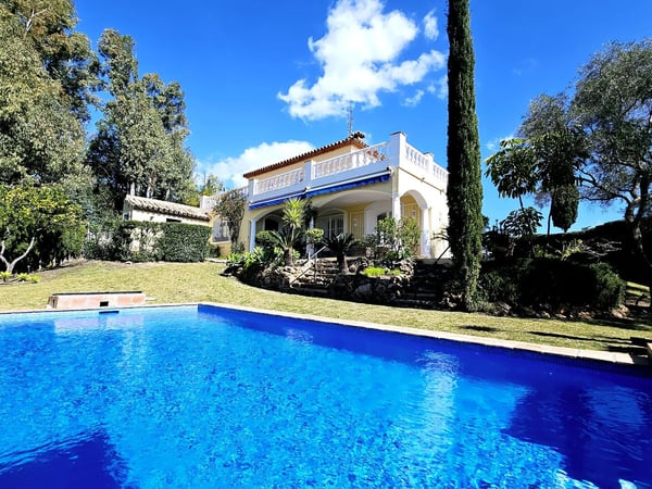 Villa in Benahavis - view 1