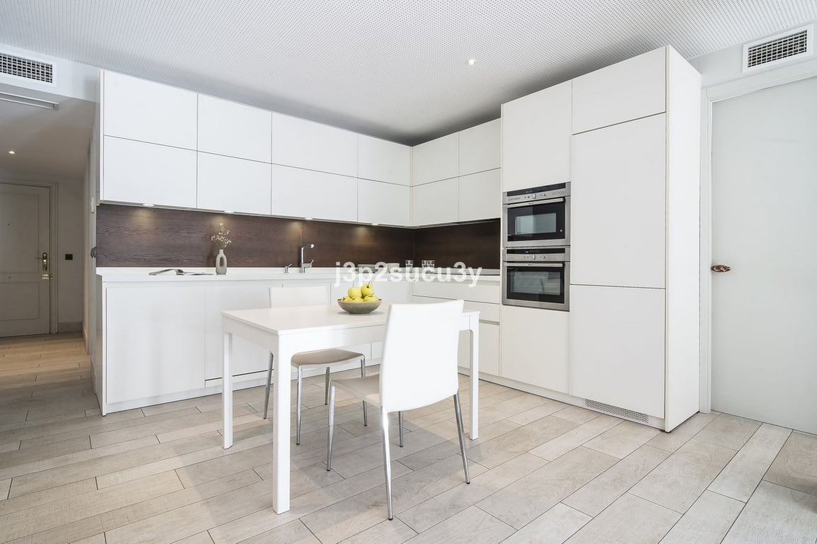 Apartment in Guadalmina - Image 5