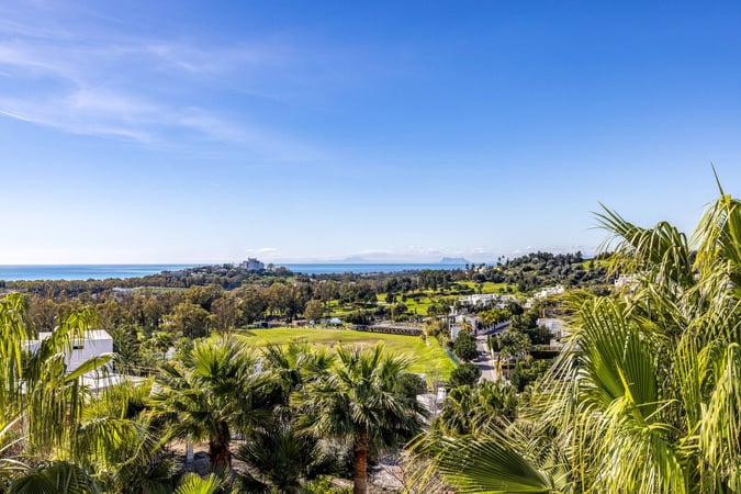 Apartment in Benahavis - view 1