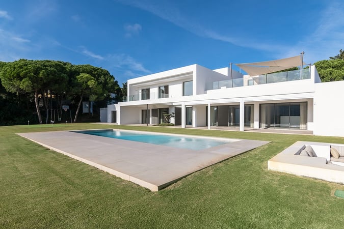 Villa in Sotogrande - view 1