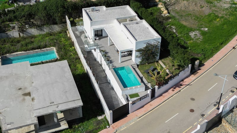 Villa in Estepona - view 1