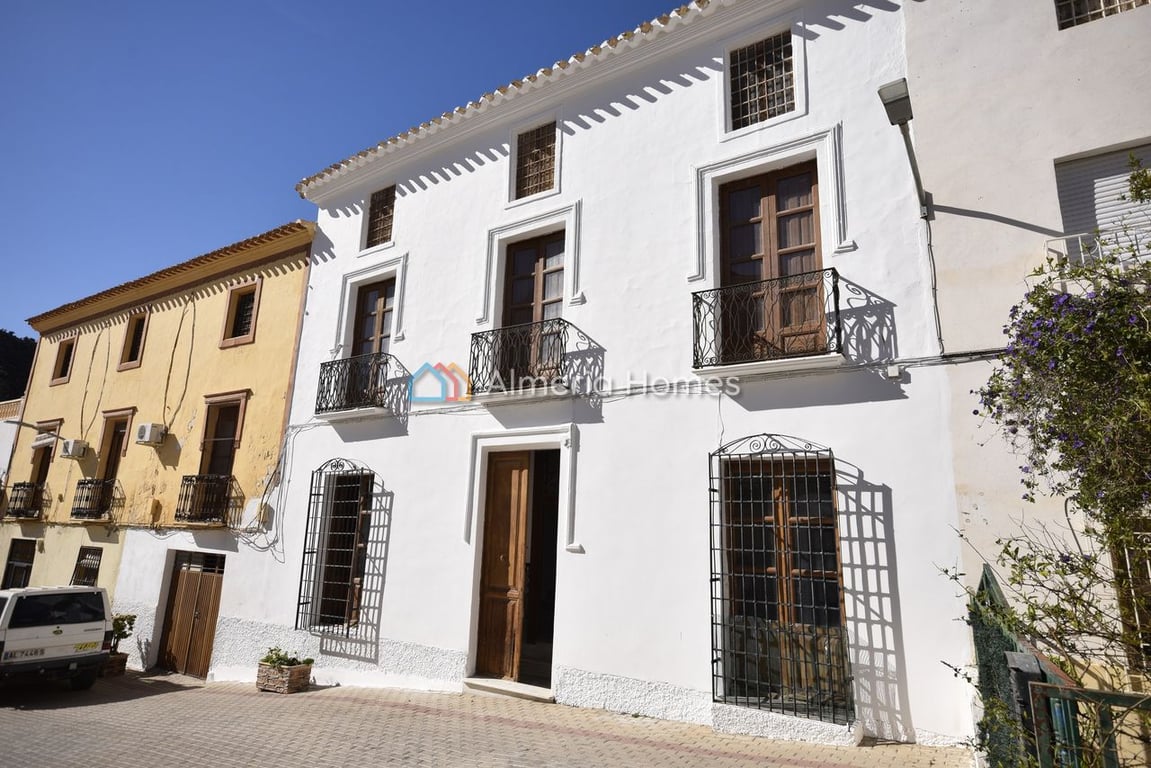 House in La Alfoquia - Image 3