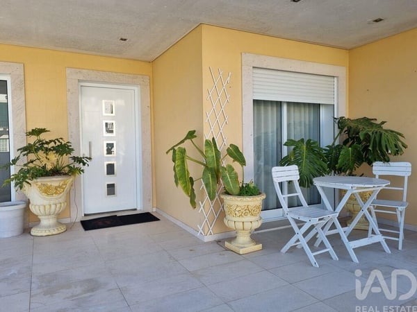 House in Vila Nova de Poiares - view 1