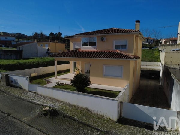 House in Vila Nova de Poiares - view 1
