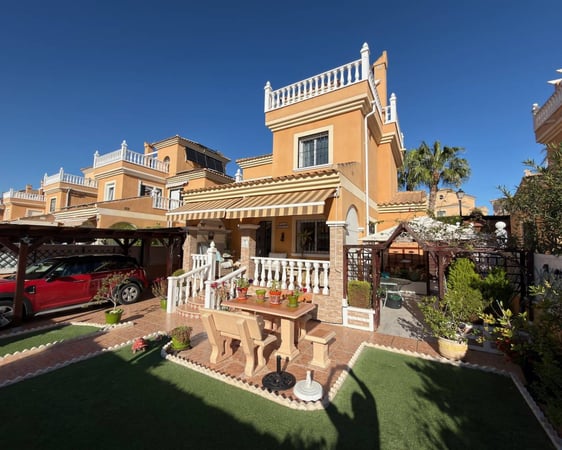 Villa in Lo Bigo - view 1