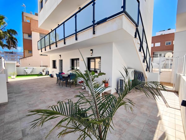 House in Guardamar del Segura - view 1