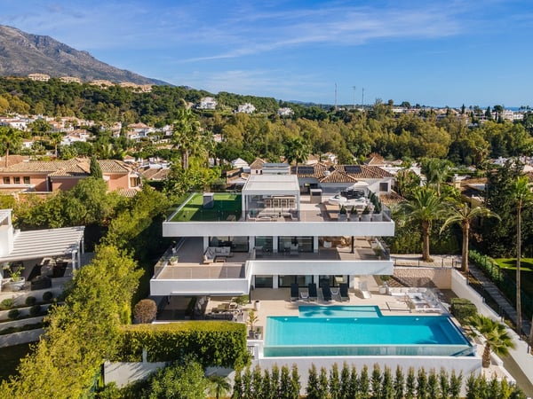 Villa in Marbella - view 1