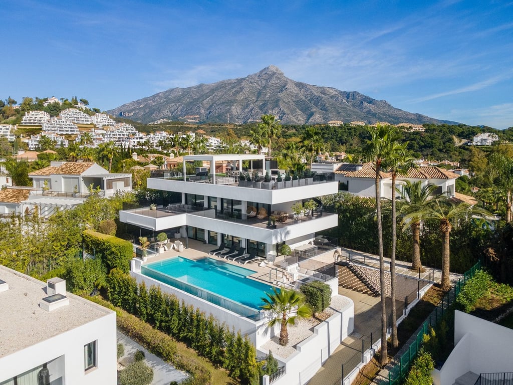 Villa in Marbella - Image 2