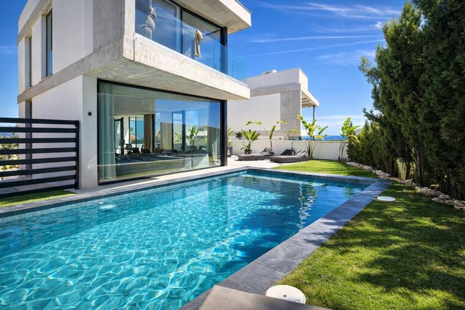 Villa in Nueva Andalucia - view 1