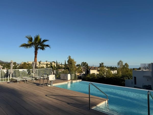 Apartment in Benahavis - view 1