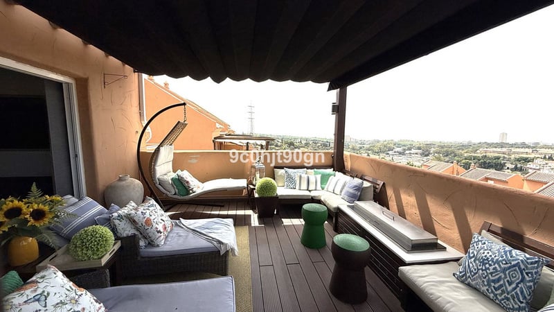 Apartment in Elviria - view 1