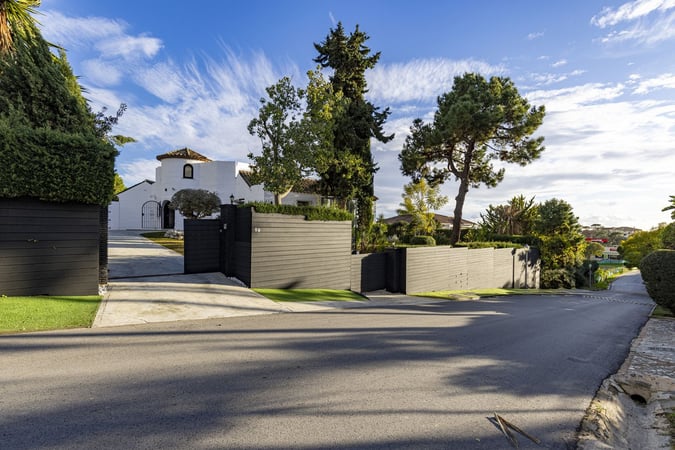 Villa in Marbella - view 1