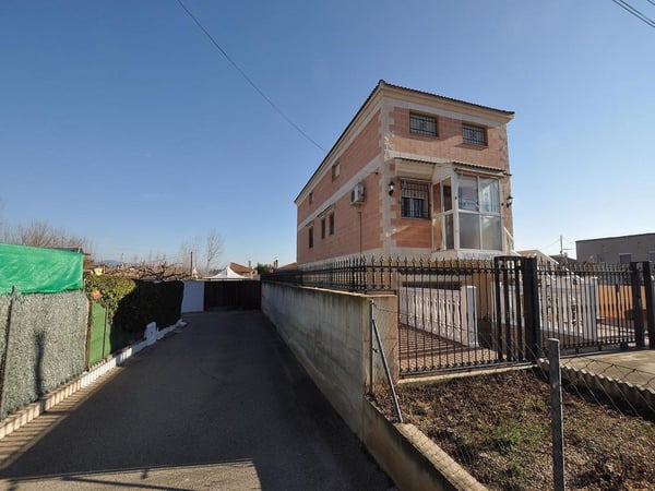 House in Las Virtudes - view 1