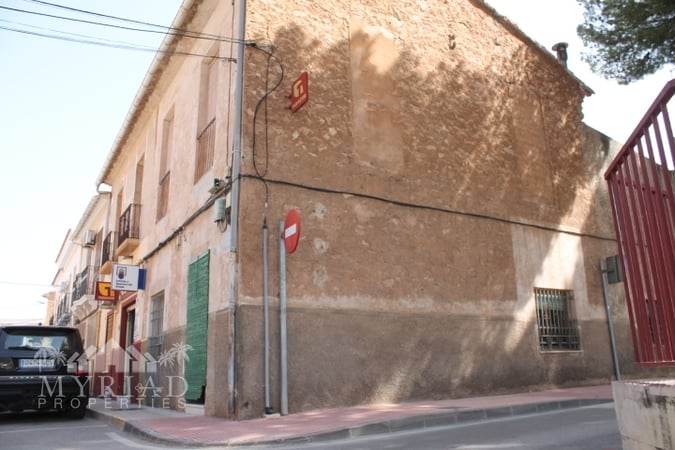 House in Pinoso - view 1