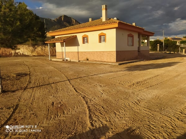 House in Las Encebras - view 1