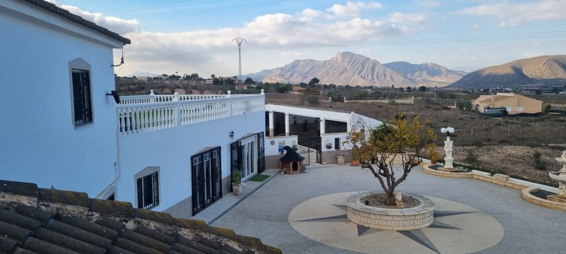 House in Hondon de los Frailes - view 1