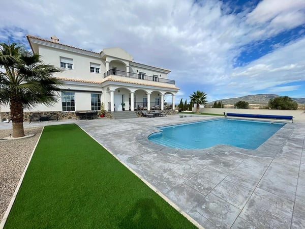 House in Pinoso - view 1