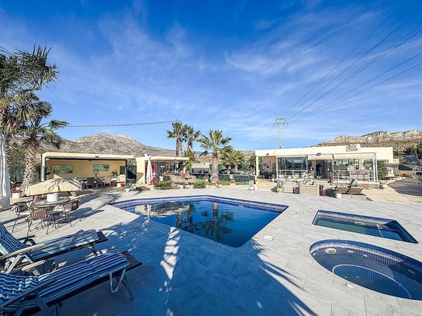 House in Jijona - view 1